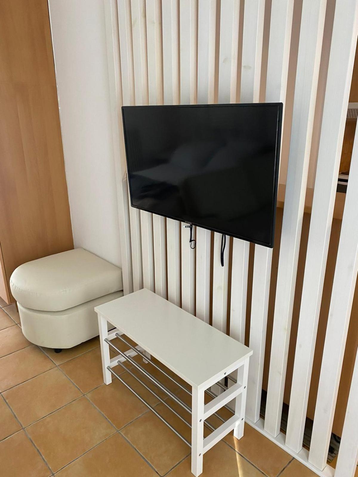 Nr1 White W Luxury Ba Between Train St. And Dt Apartment Larissa