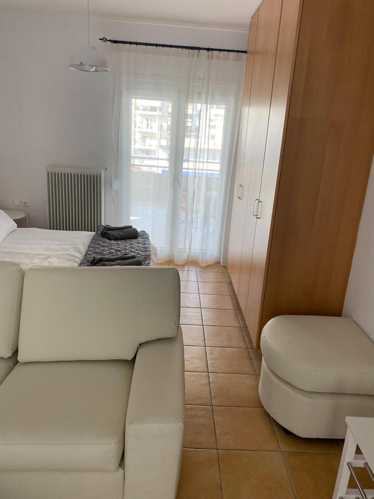 Apartment Nr1 White W Luxury Ba Between Train St. And Dt Larissa