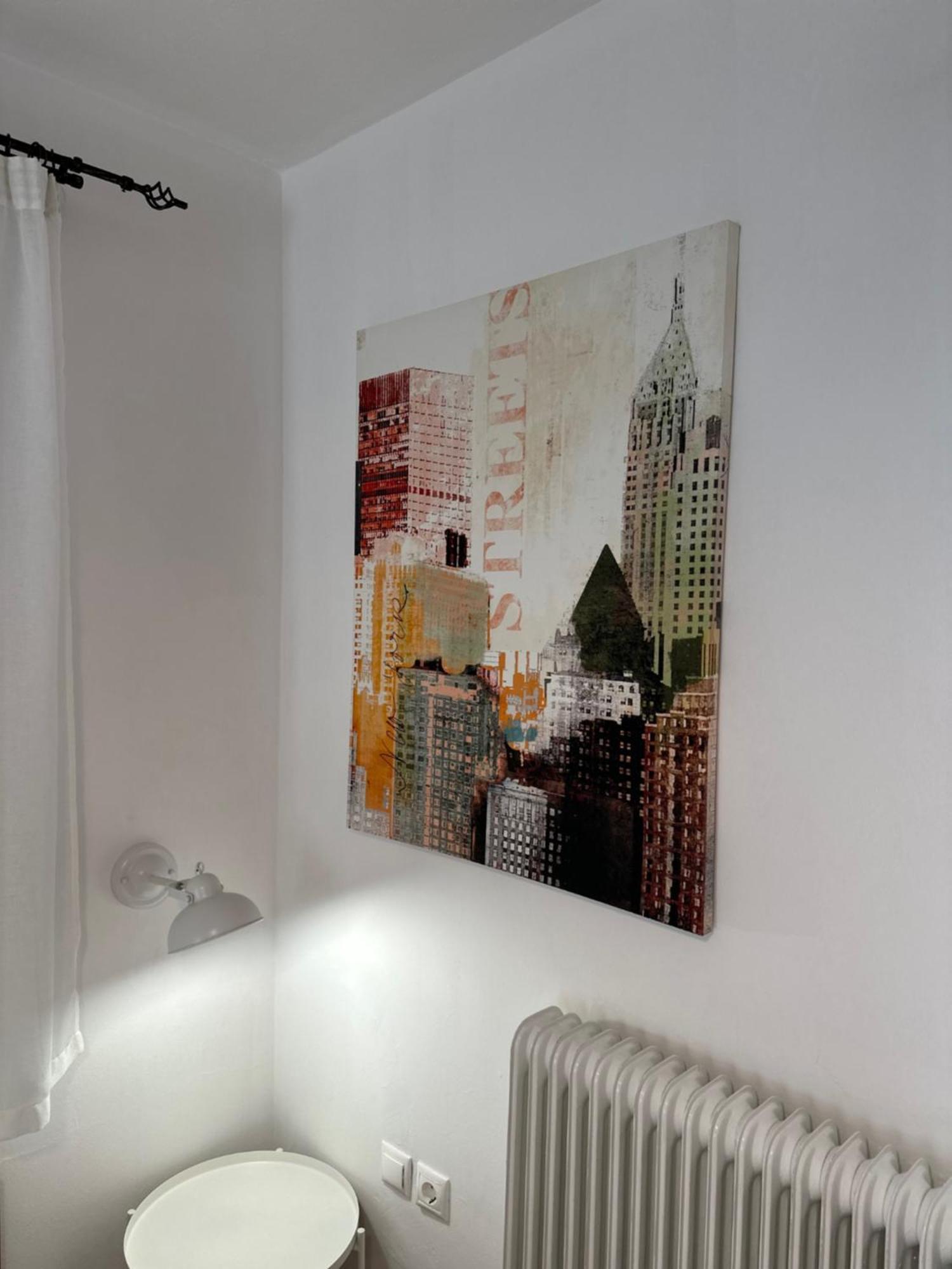 Nr1 White W Luxury Ba Between Train St. And Dt Apartment Larissa