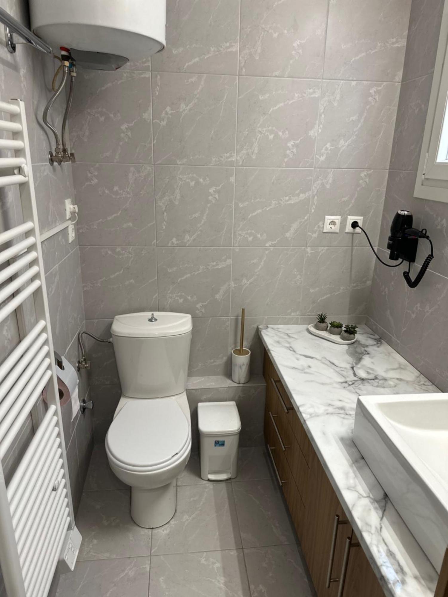 Nr1 White W Luxury Ba Between Train St. And Dt Apartment Larissa