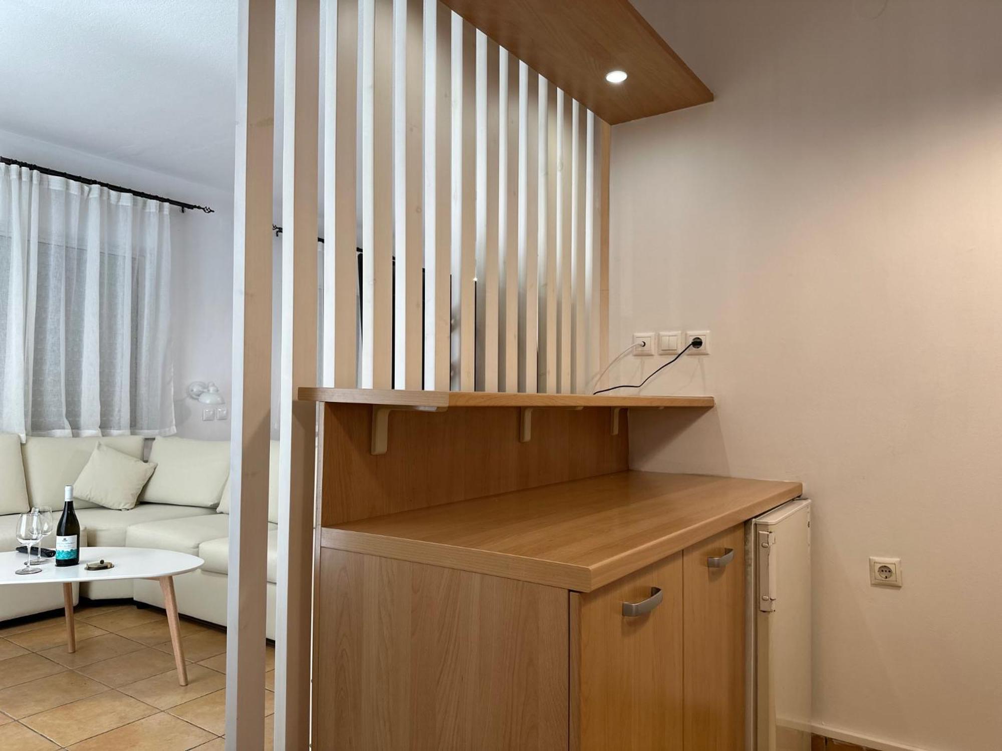 Nr1 White W Luxury Ba Between Train St. And Dt Apartment Larissa