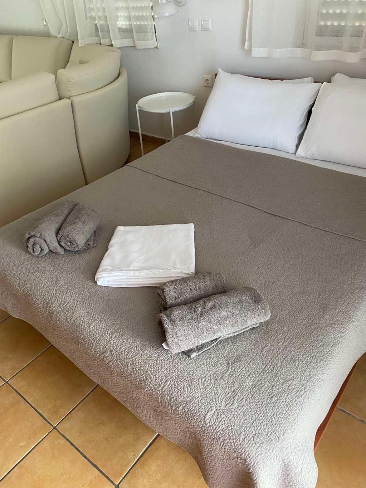 Apartment Nr1 White W Luxury Ba Between Train St. And Dt Larissa