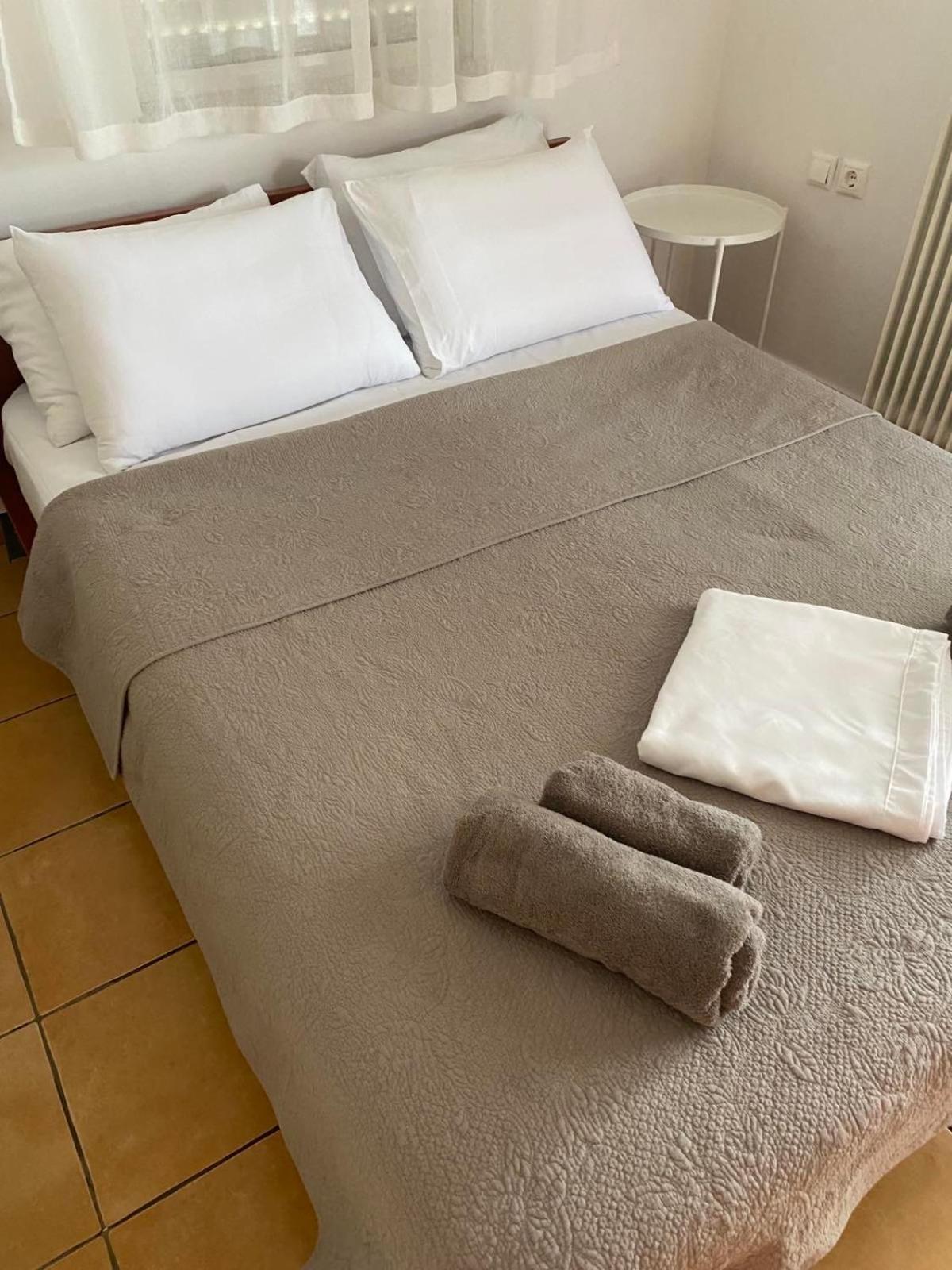 Nr1 White W Luxury Ba Between Train St. And Dt Larissa