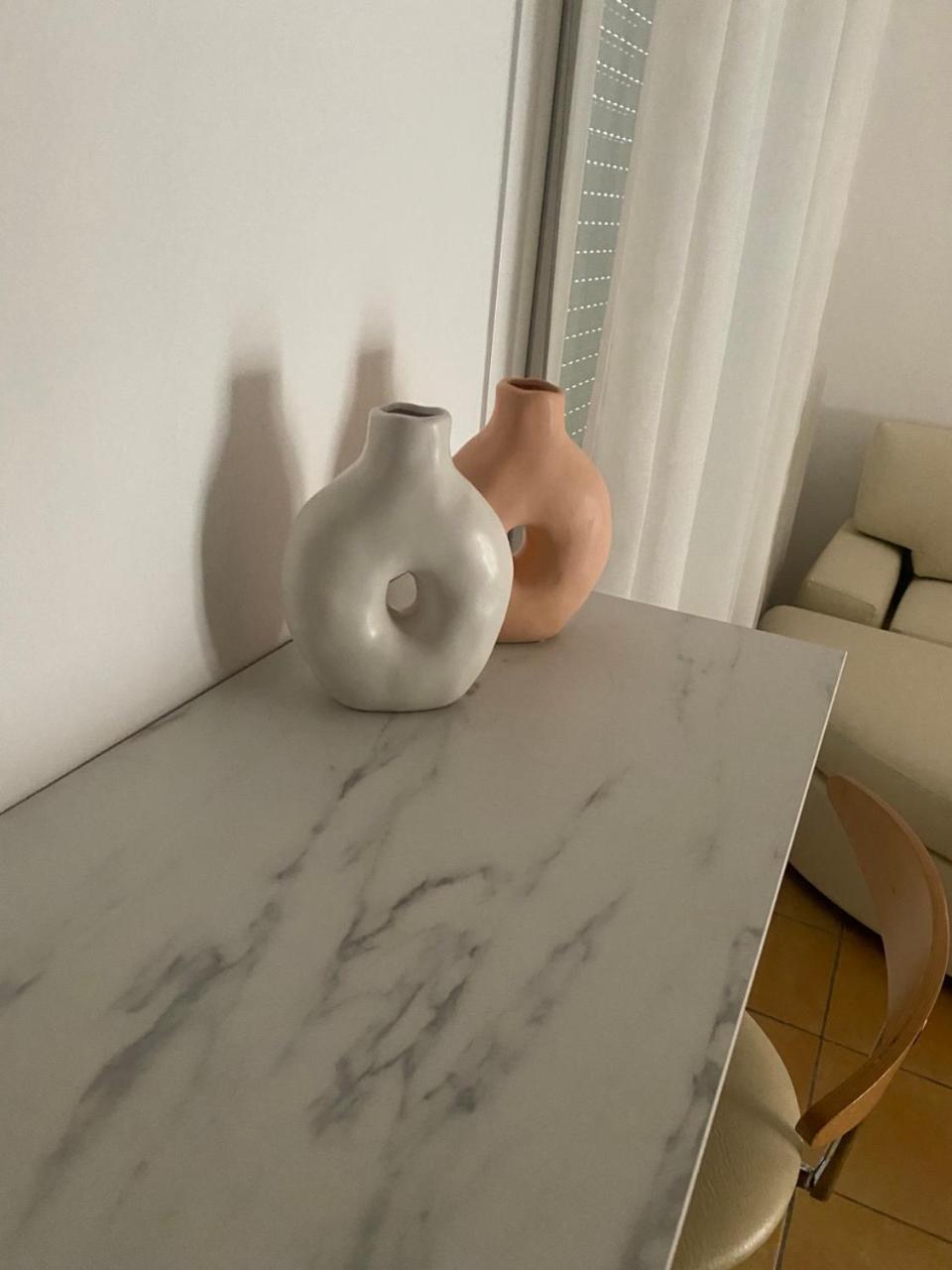 Apartment Nr1 White W Luxury Ba Between Train St. And Dt Larissa